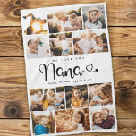 Nana We Kärlek Hearts Modern Photo Collage Kökshandduk<br><div class="desc">Vi kärlek du Nana! Cute, modern anpassningsbar, fotosamlingshandduk för att visa mormor hur älskad hon är. Vi kärlek skrev den här handskribentsymbolen med hjärtblommor, skapar det här en hjärtlig keepégåva till en älskad morförälder. Anpassa med 12 favoriter bilder och ditt personliga budskap och namn. Finns i många andra namn kan...</div>