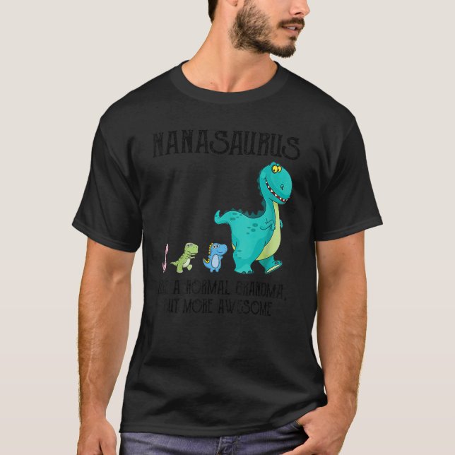 Nanasaurus som en vanlig mormor men mer Fantastisk T Shirt (Framsida)