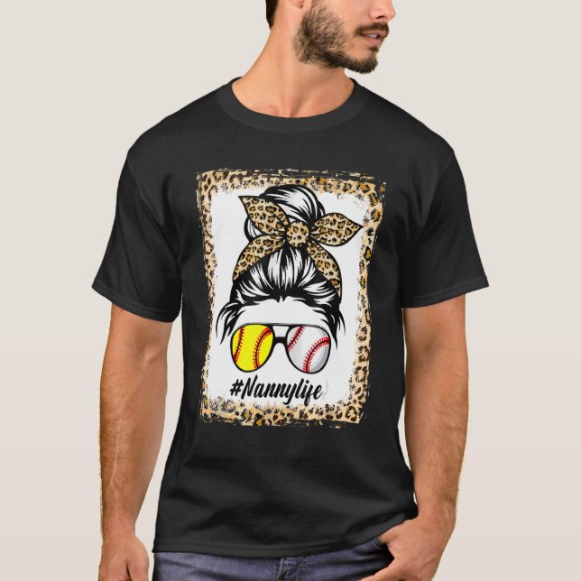 Nanny Life Messy Leopard Bleached Hair Bun Mor' T Shirt (Framsida)