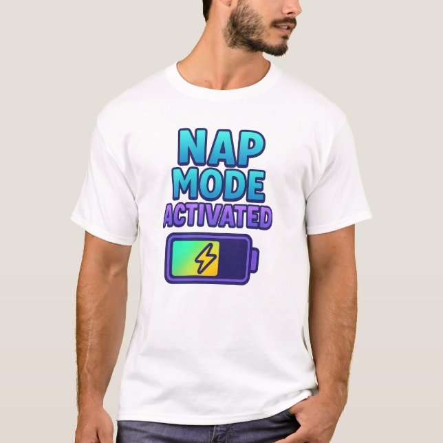 Nap Mode Activated – Sleepy Humor Battery T Shirt (Framsida)