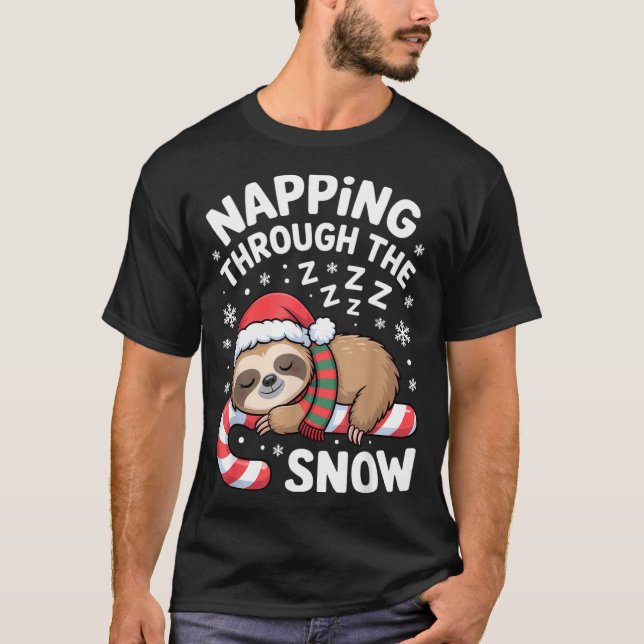 Napng Through The Snow Funny Sloth Candy Cane Xmas T Shirt (Framsida)