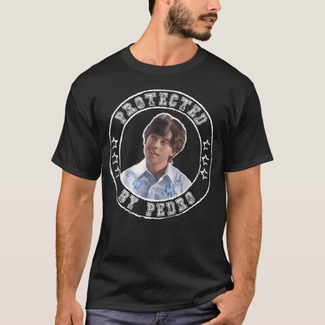 Napoleon Dynamite Protected By Pedro Circle Tarik T Shirt (Framsida)