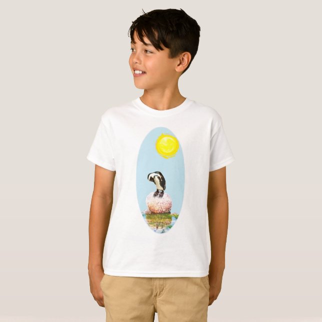 Napping Penguin i Sol Tee Shirt (Hel framsida)