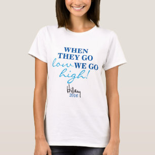 NÄR DE GÅR LOW, GÅR VI den KICKHillary skjortan Tee Shirt