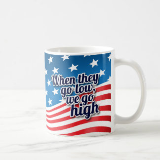 När de går Low, går vi kickvalet Kaffemugg