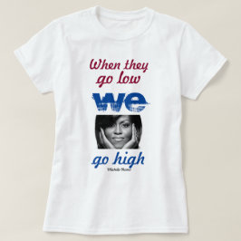 När de sjunker går vi högt - Michelle Obama T Shirt
