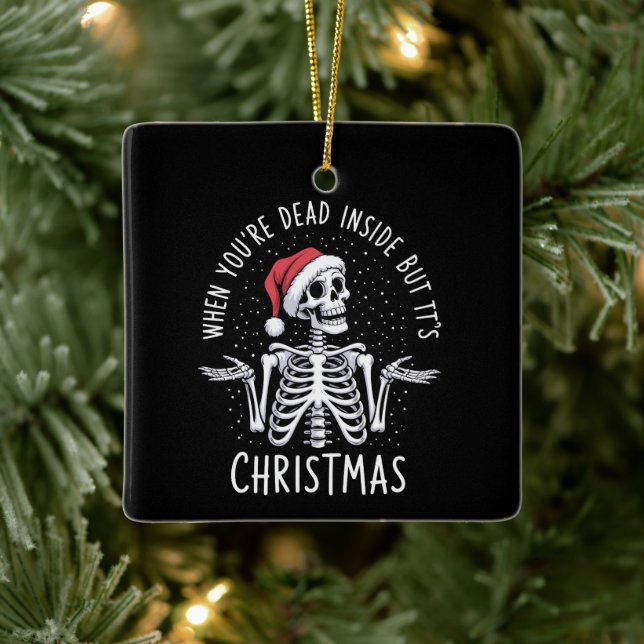 När du är död inuti men det är jul  julgransprydnad keramik (Träd)