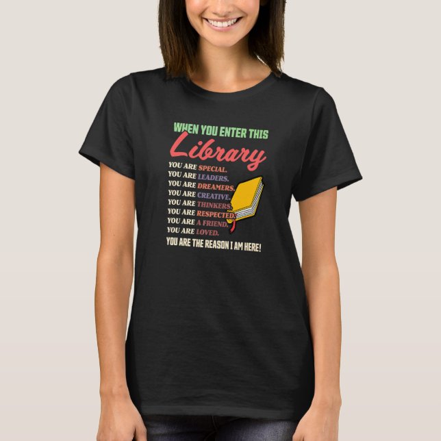 När du går in i detta bibliotek Läs bokmaskar Rea T Shirt (Framsida)