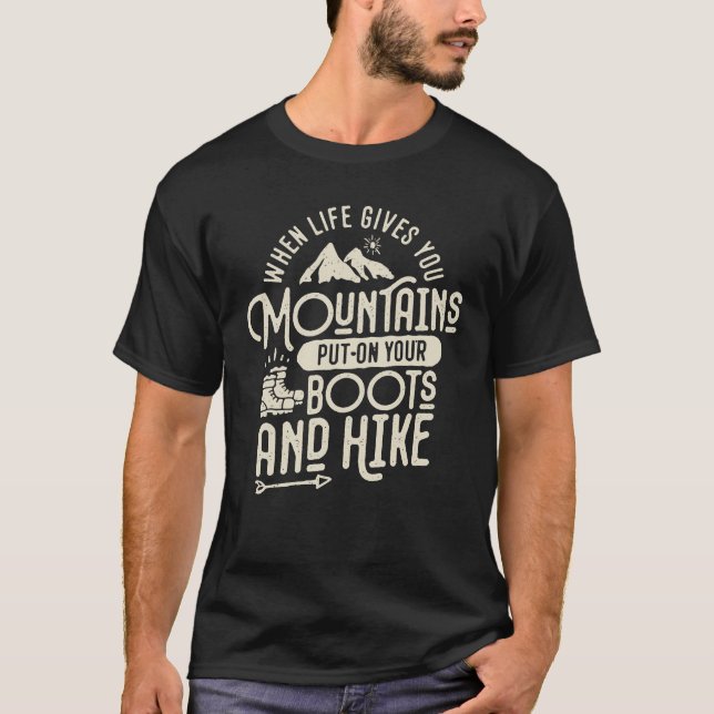 När du lever i Ge får du berika dig Motiverande T Shirt (Framsida)
