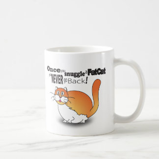 När du snuggle en fet katt, går du aldrig kaffemugg
