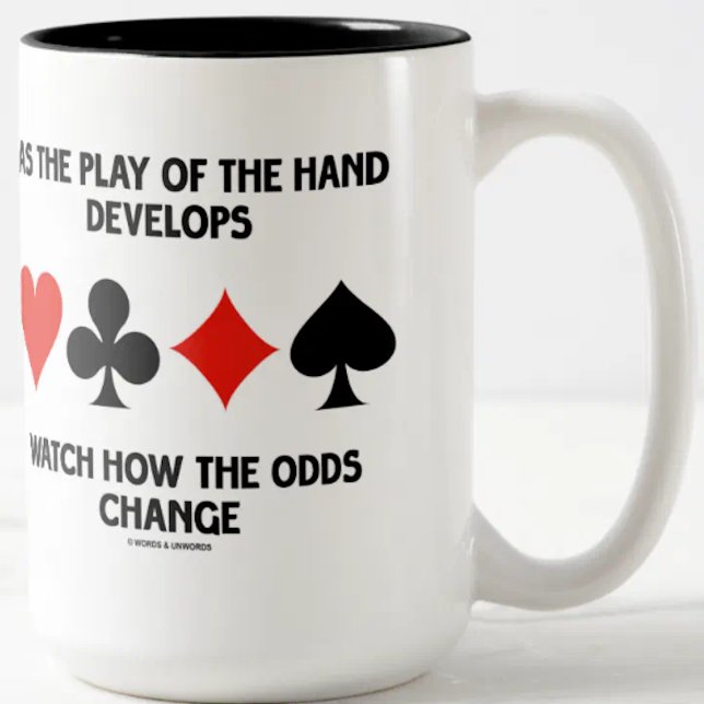 När Handen spelar, får han se hur ODDS Två-Tonad Mugg (Mug featuring the four card suits & the bridge advice observation applicable for any bridge hand)