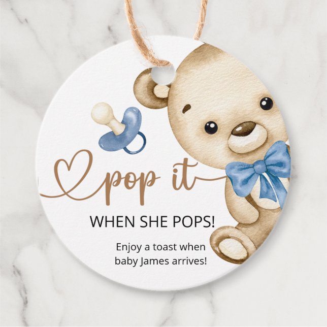 När hon slår på Nallen babyskor Gåvor Etiketter (Framsida)