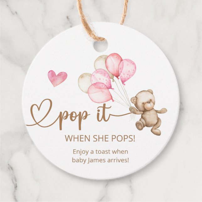 När hon slår på Nallen babyskor Gåvor Etiketter (Framsida)