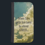 När Livet blir för svårt att stå upp, Kneel Quote Samsung S4 Plånboksfodral<br><div class="desc">När Livet blir för svårt att stå upp ger Kneel citat,  caseser. Inspirationellt kristet citat med vackert blå himmel med molnbakgrund. (Retrofilter används för effekt(</div>