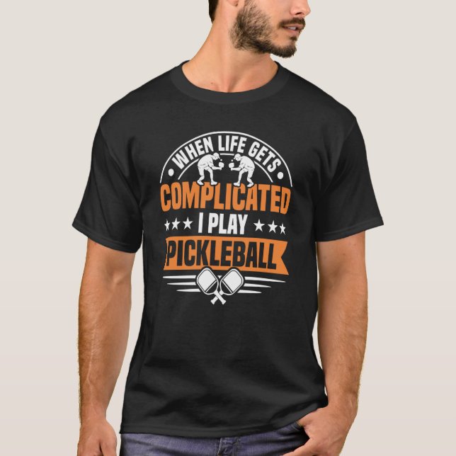 När livet blir komplicerat spelar du pickleball 1 t shirt (Framsida)