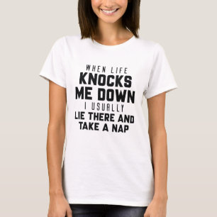 När livet slår mig ner t shirt