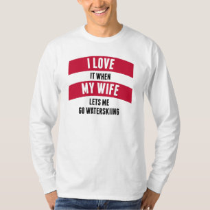 När min fru låter mig gå Waterskiing T-shirt