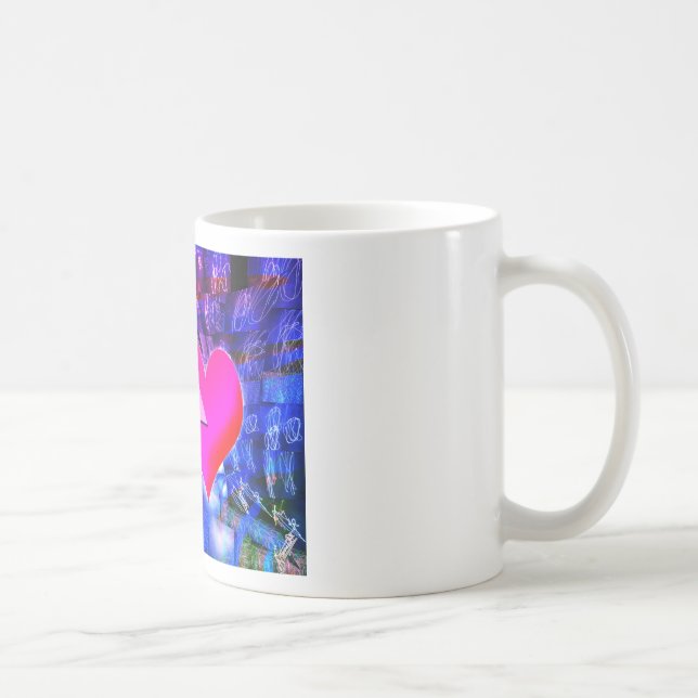 När musikpil riktade in sig på hjärtat kaffemugg (Höger)