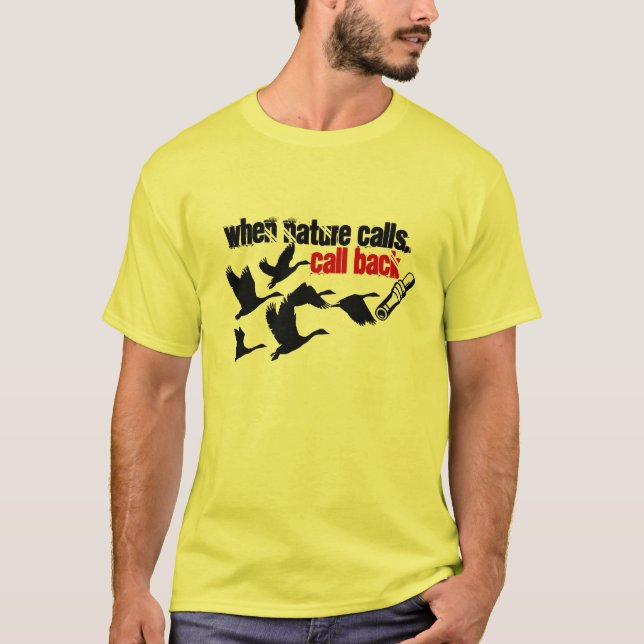När naturen ringer tillbaka den berömda jägaren Te T Shirt (Framsida)