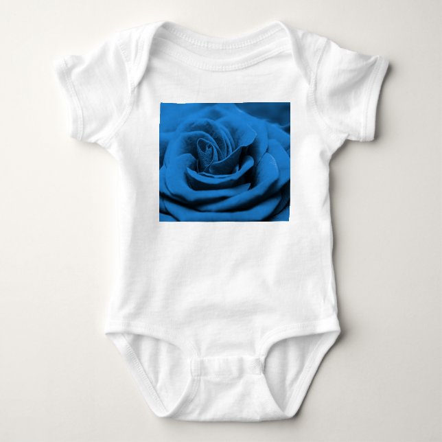 Nära blå röd ros, makroskönhet. t shirt (Framsida)