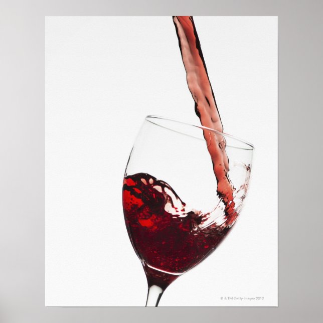 Nära det röda vin som hälls i glas på poster (Framsidan)