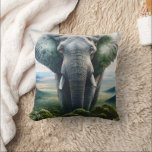 Nära Elephant Ansikte, Tusks, Trunk Kudde<br><div class="desc">Söt teckningar som skildrar en elefant nära skräp,  öron,  ansikte och betar. Han är sitta i savanna på en serendag.</div>