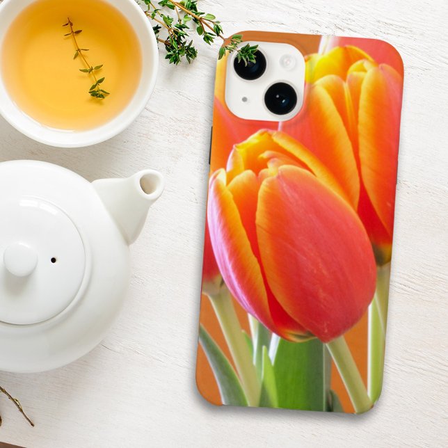 Nära foto av brant Orange Tulip Flowers (Skapare uppladdad)