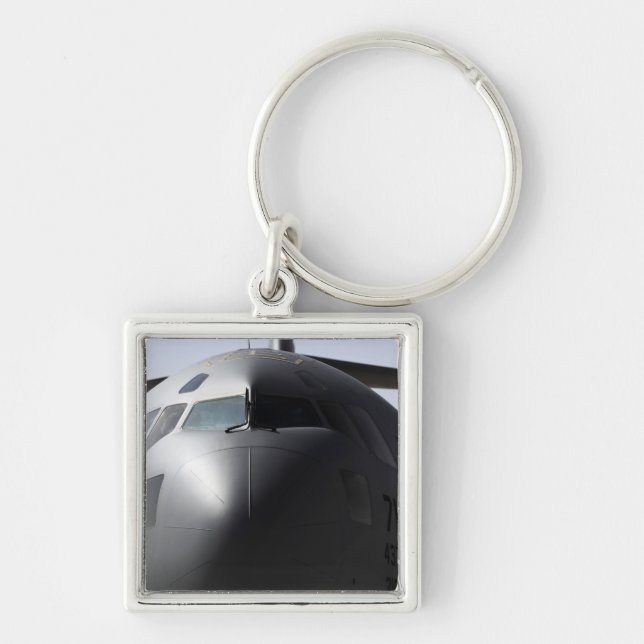 Nära fram till C-17 Globemaster III Fyrkantig Silverfärgad Nyckelring (Framsidan)