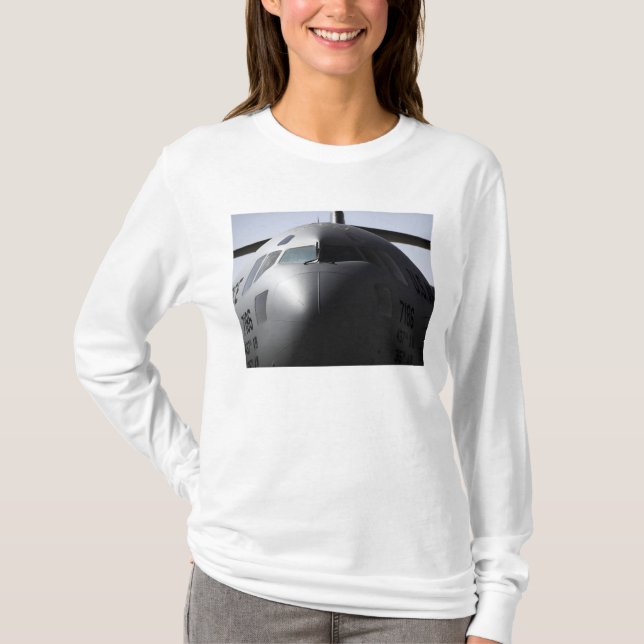 Nära fram till C-17 Globemaster III Tee Shirt (Framsida)