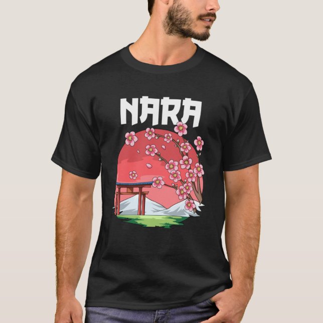 Nara Kyokujitsuki Sakura Japan T Shirt (Framsida)
