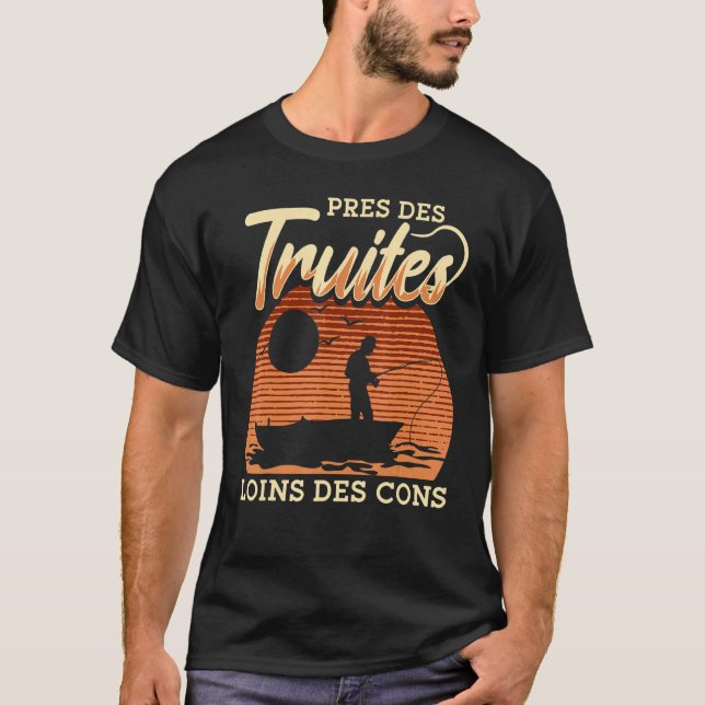 Nära öring  bort från koner   Fiskare T Shirt (Framsida)