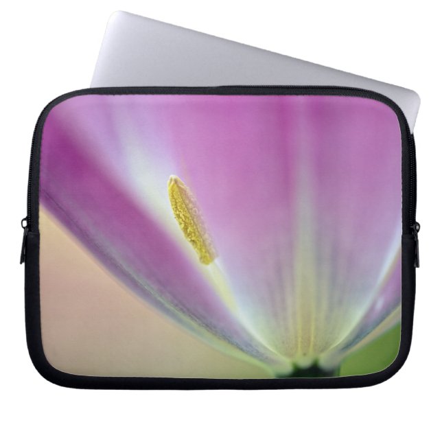 Nära upp undersidan av tulpanblomman, Kuekenhof 3 Laptop Sleeve (Framsidan)