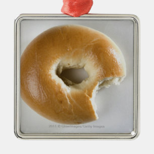 Närbild av en bagel julgransprydnad metall