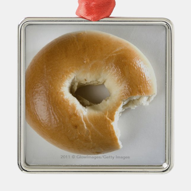 Närbild av en bagel julgransprydnad metall (Framsidan)