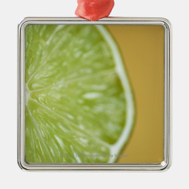 Närbild av en citronskiva julgransprydnad metall (Framsidan)