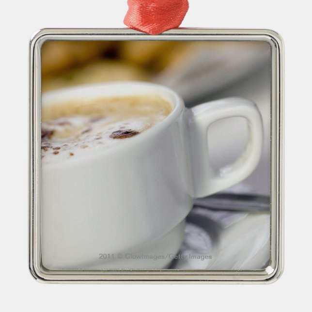 Närbild av en kopp av kaffe julgransprydnad metall (Framsidan)