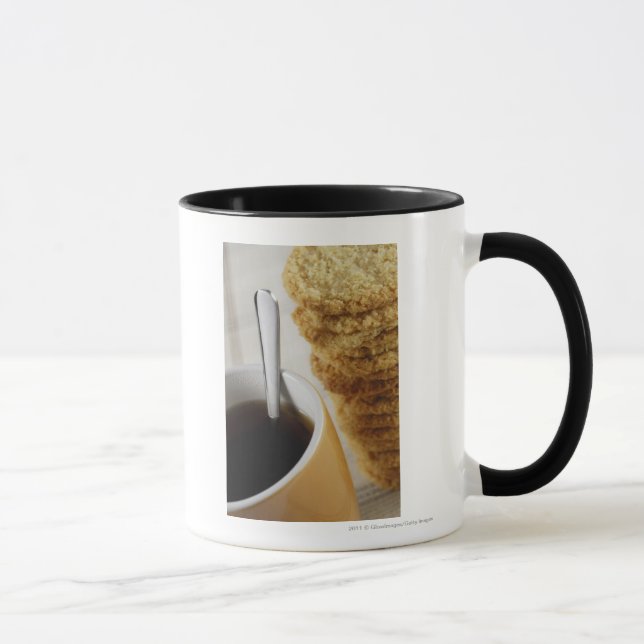 Närbild av en kopp av kaffe med kakor (Höger)