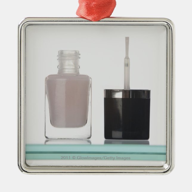 Närbild av en polsk flaska av nageln julgransprydnad metall (Framsidan)