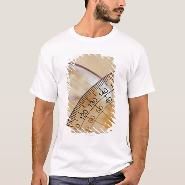 Närbild av en protractor t-shirt (Framsida)