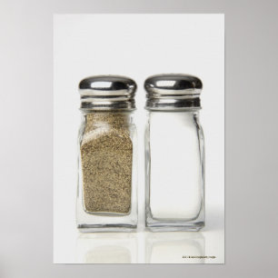 Närbild av en salt och pepparshaker 2 poster