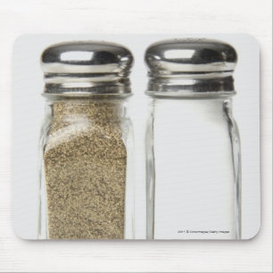 Närbild av en salt och pepparshaker musmatta