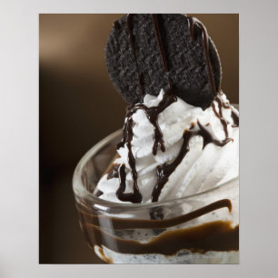 Närbild av ett exponeringsglas av chokladsundaen poster