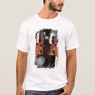 Närbild av ett par som rostar med t-shirt