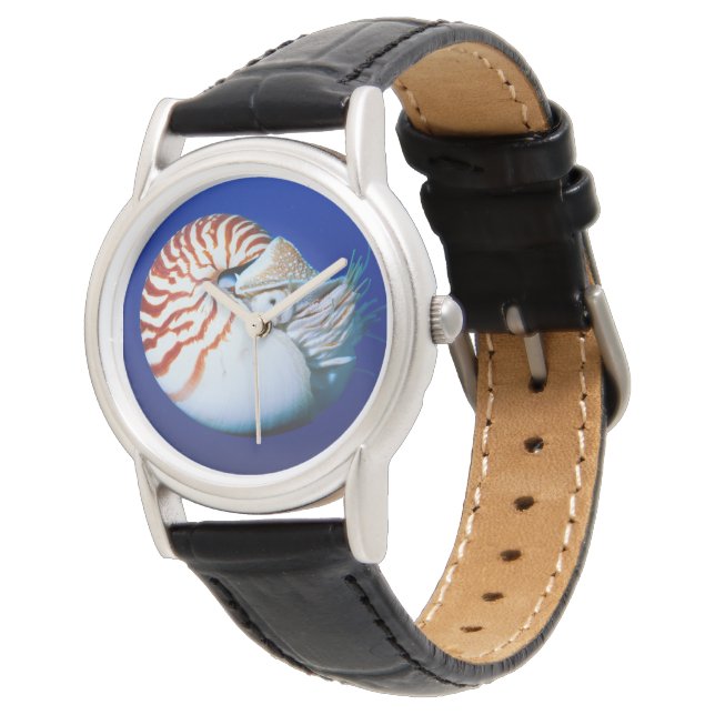 Närbild av pärlbåtsnäcka armbandsur (Vinklad)