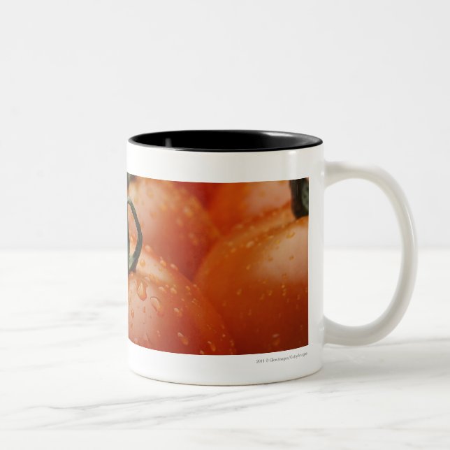 Närbild av tomater 2 Två-Tonad mugg (Höger)