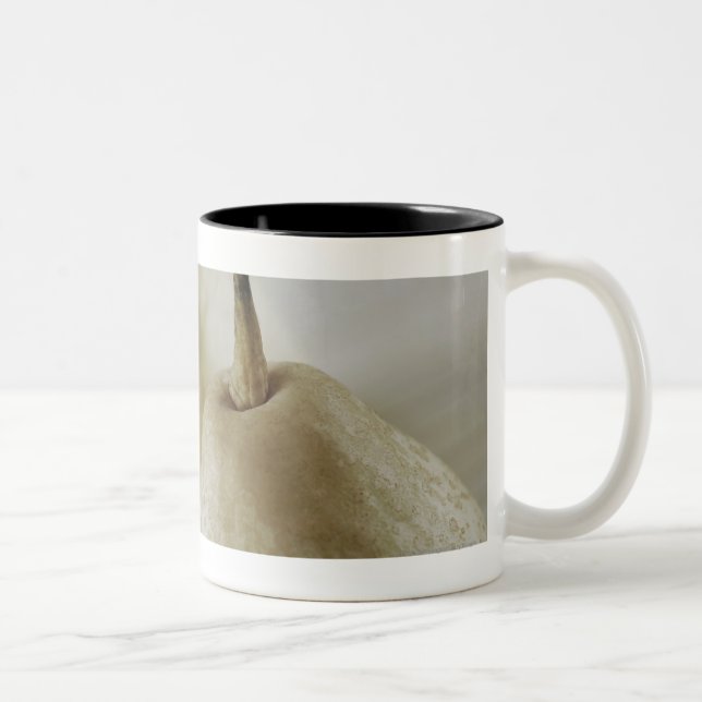 Närbild av två pears Två-Tonad mugg (Höger)