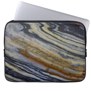 Närbild på en skiva av randig jaspis laptop sleeve