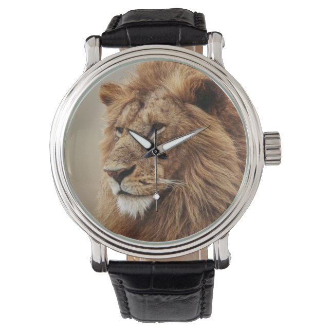 Närbild på lejonhane armbandsur (Framsida)