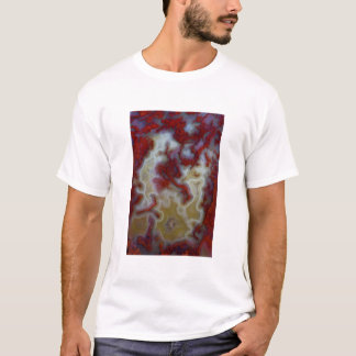 Närbild på röd Moss Agate-skiva Tee Shirt