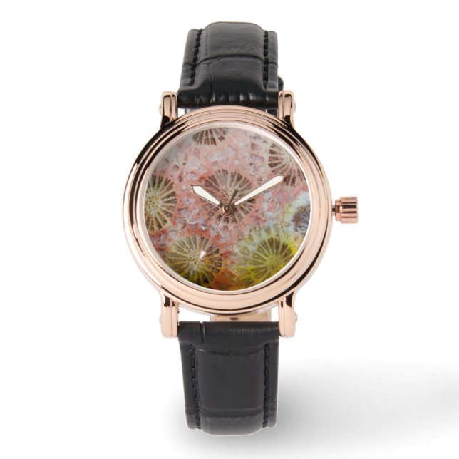 Närbild på rosa korall armbandsur (Framsida)
